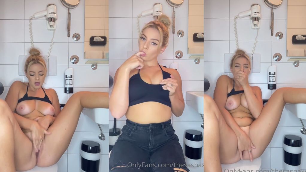 Sharna Beckman Rubbing And Fingering Pussy In Toilet Onlyfans Video Leaked